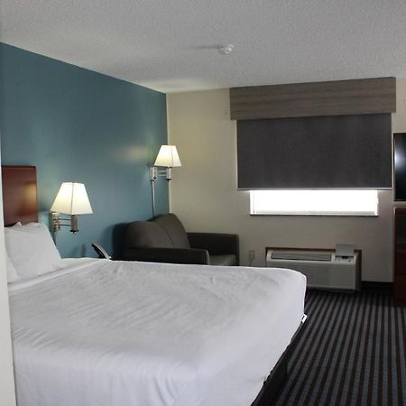 Reston Inn & Suites Spencer Dış mekan fotoğraf