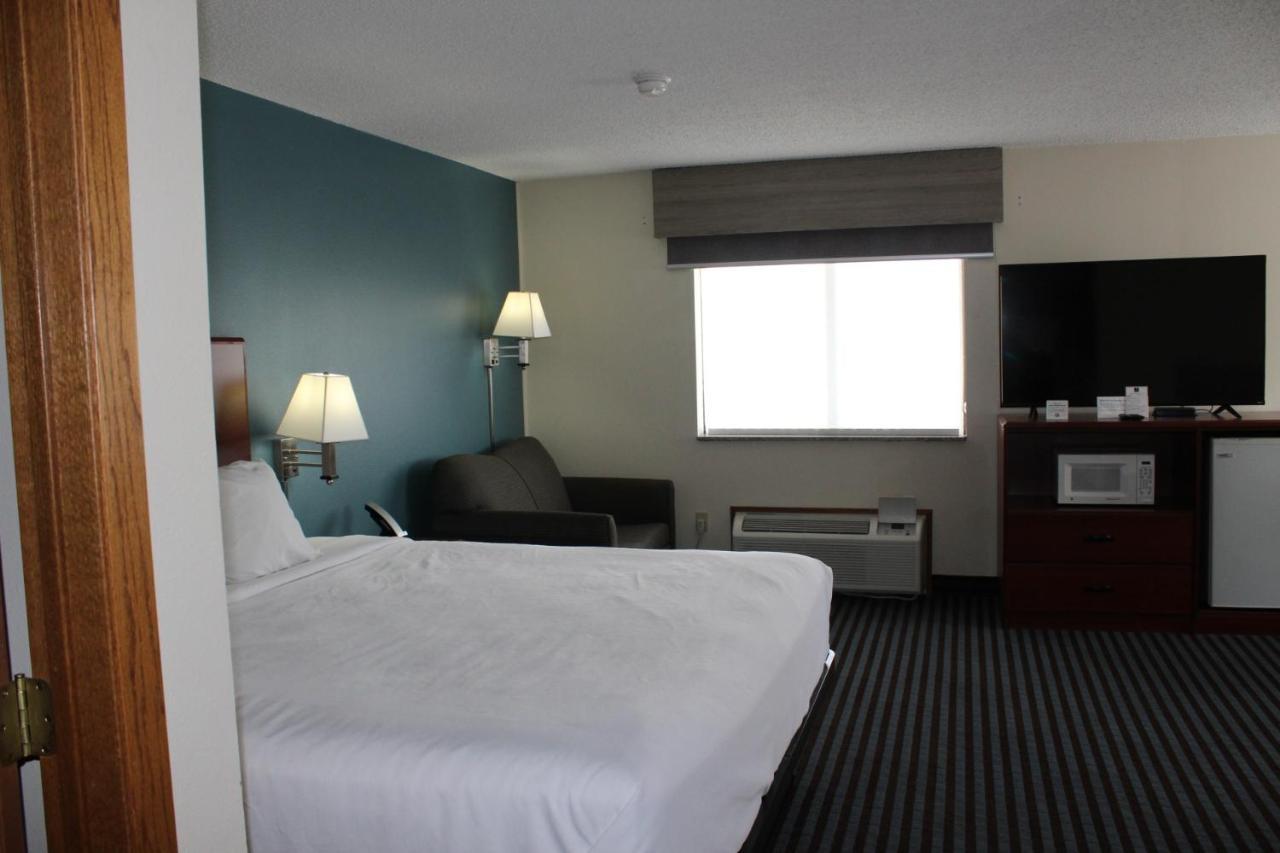 Reston Inn & Suites Spencer Dış mekan fotoğraf