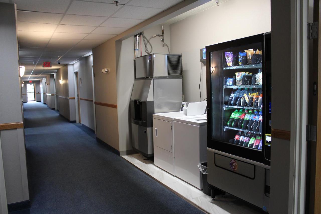 Reston Inn & Suites Spencer Dış mekan fotoğraf